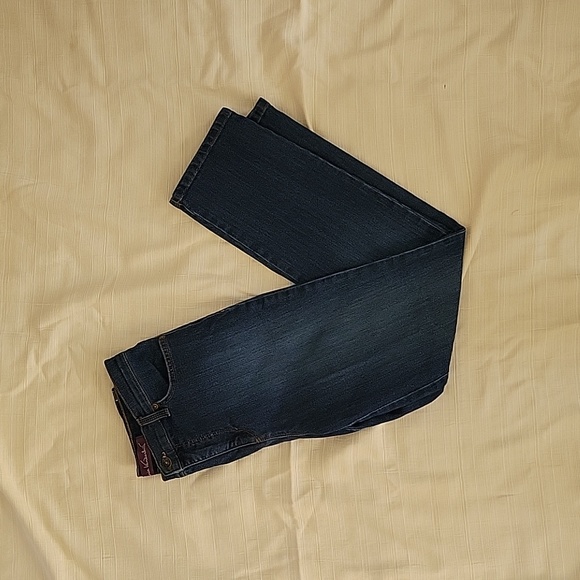 Gloria Vanderbilt Darkwash Amanda Highrise Tapered Jeans - Picture 2 of 6